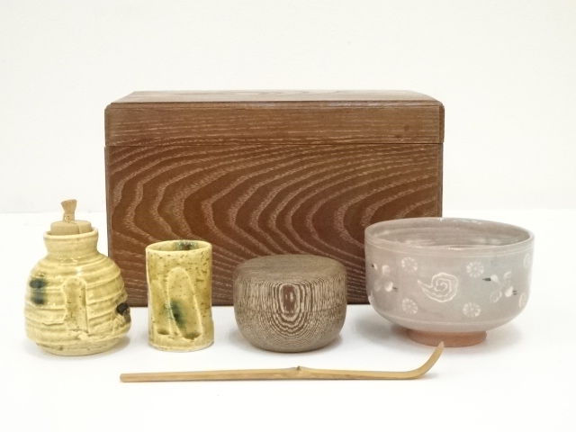 S633 茶箱一式 『鳥獣戯画蒔絵』『漆塗』 紙箱 茶道具 S633 茶箱一式 『鳥獣戯画蒔絵』『漆塗』 紙箱 茶道具